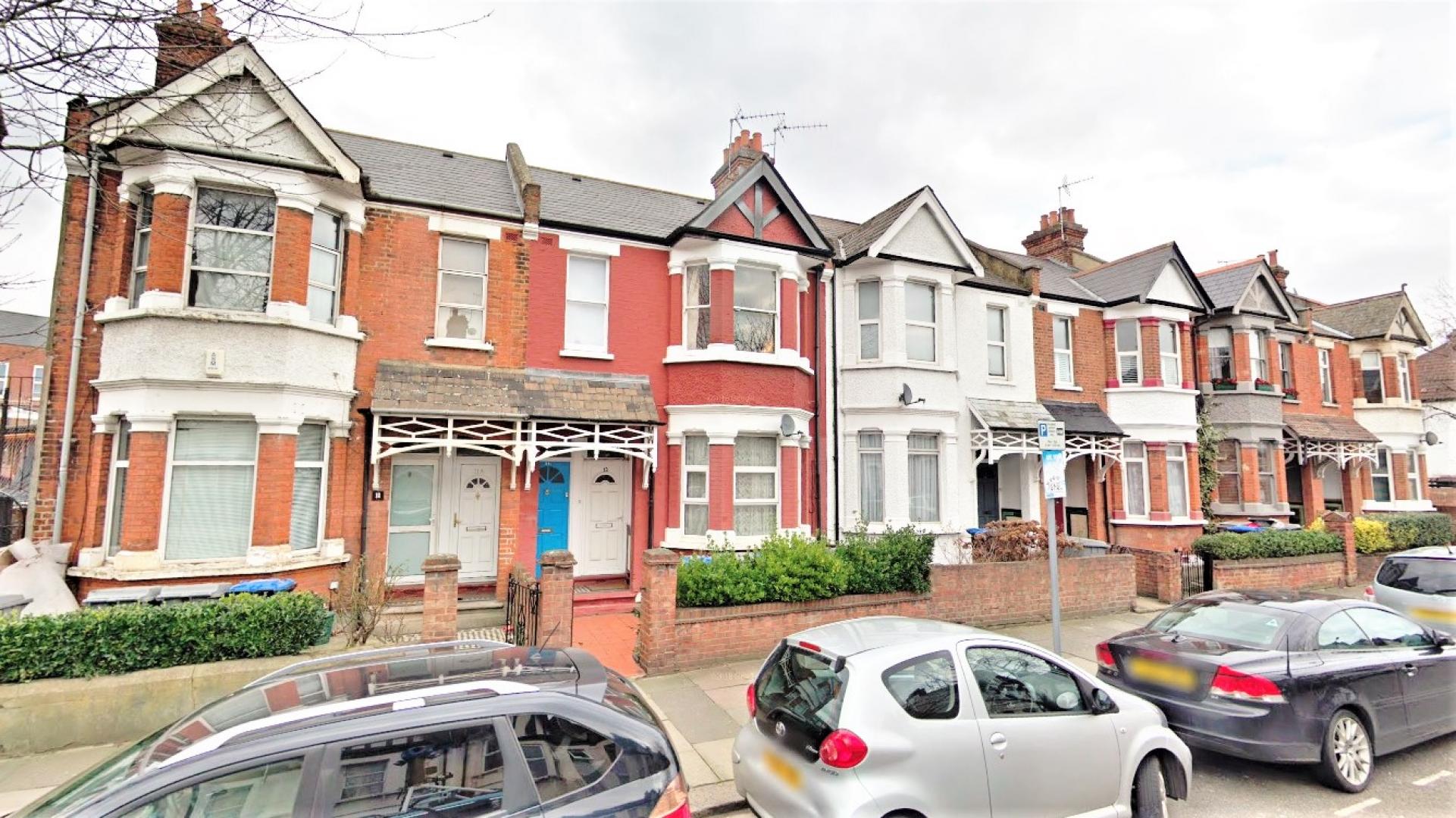 			SUITABLE FOR 2 SHARERS OR FAMILY , 3 Bedroom, 1 bath, 1 reception Flat			 Palermo Road, WILLESDEN JUNCTION